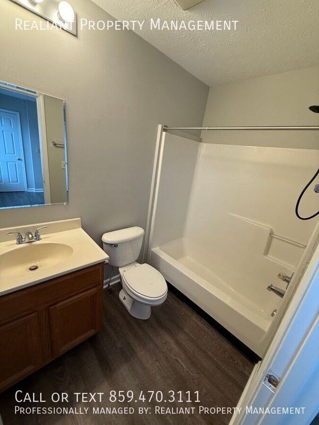 Building Photo - 223 Tanbark Dr