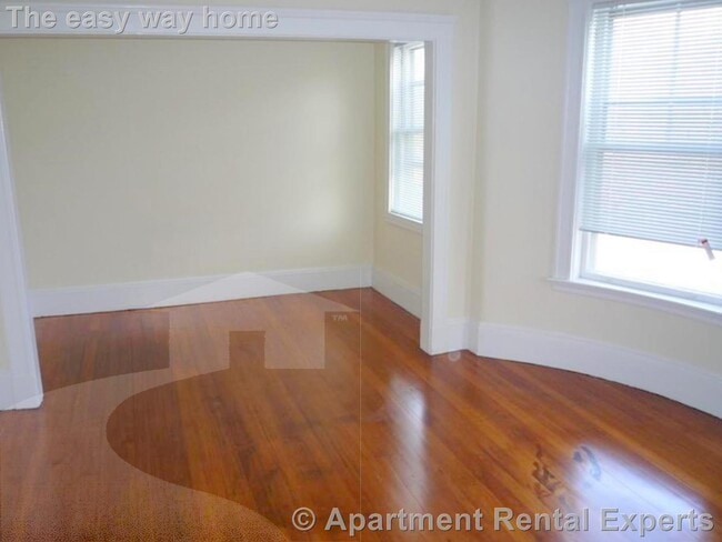 Building Photo - 18 Sanborn Ave