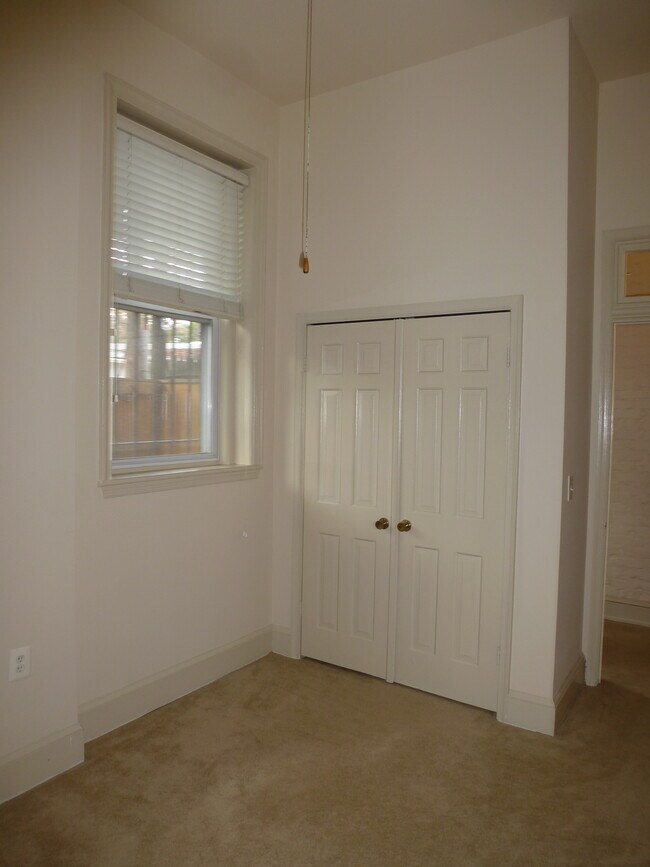 Building Photo - 14 14th St NE