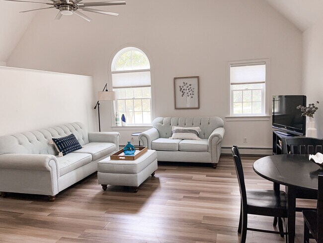 Fully furnished - 21 Willowbrook Ave