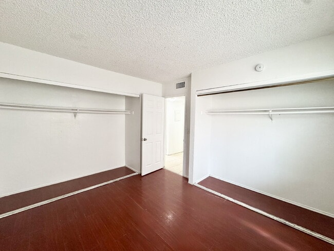 Building Photo - HIVE SUMMER MOVE-IN SPECIAL: DOWNSTAIRS CONDO | RECENLY REHABBED 2 BEDROOM 1 BATH | ACROSS FROM C...