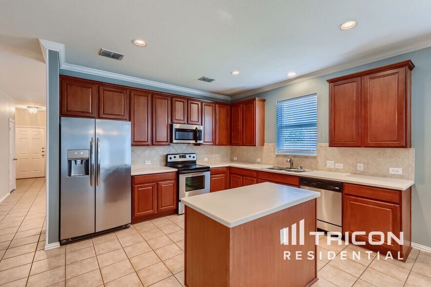Building Photo - 5921 Sea Bass Ct