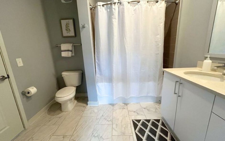 Building Photo - 220 Sandy Springs Cir