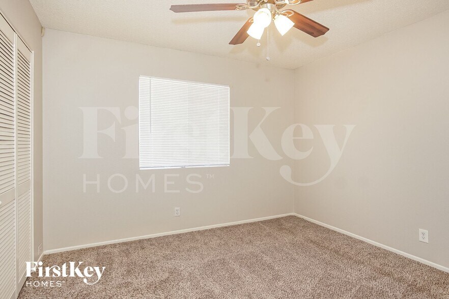 Building Photo - 5260 Saratoga Dr