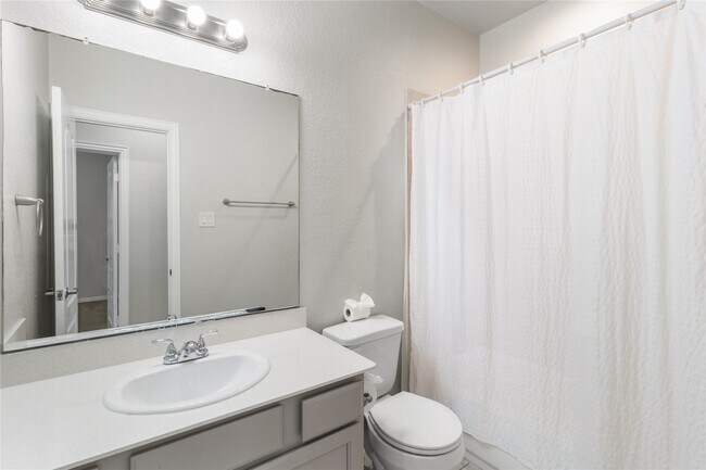 Building Photo - 131 San Jacinto Dr