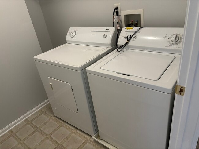 Building Photo - 173 Westbrook Dr