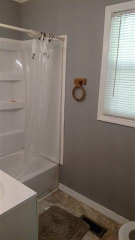 Building Photo - 3 Bed house on Sharkey St! Available NOW!