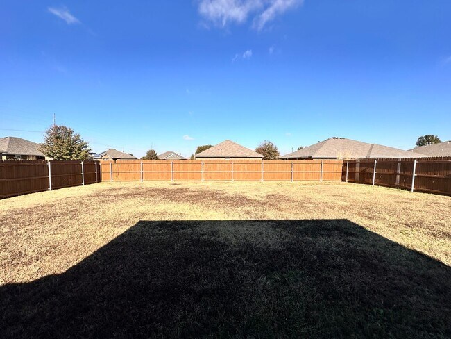 Building Photo - Newer 3 Bedroom off I-240- Move in Deposit-Free! (If Qualified)