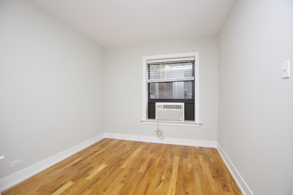Building Photo - 555 W Arlington