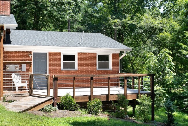 Building Photo - Spacious 1 Bedroom Duplex close to UNC Campus - Updated, Pet Friendly, Private Wooded Lot!
