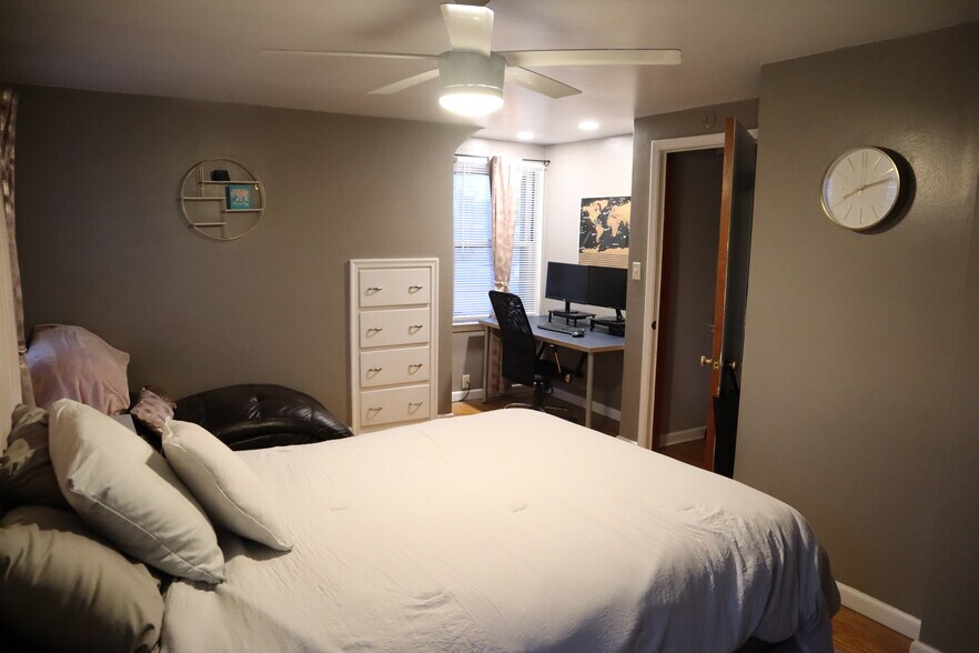 Huge primary bedroom with office nook and built in dresser drawers - 1343 Pagel Ave