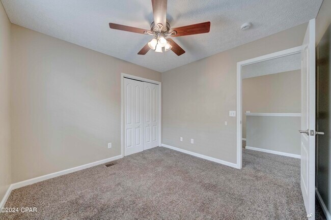 Building Photo - 6440 Summer Oak Dr