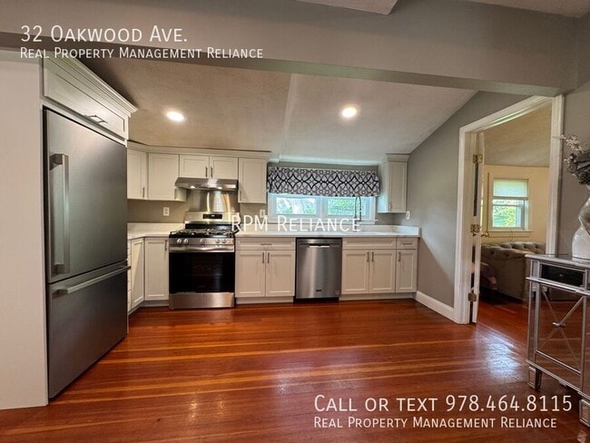 Building Photo - 32 Oakwood Ave