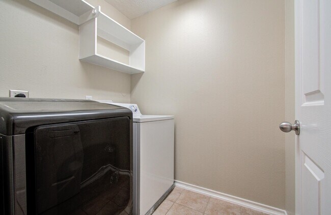 Building Photo - 17230 Oakwood Chase Dr