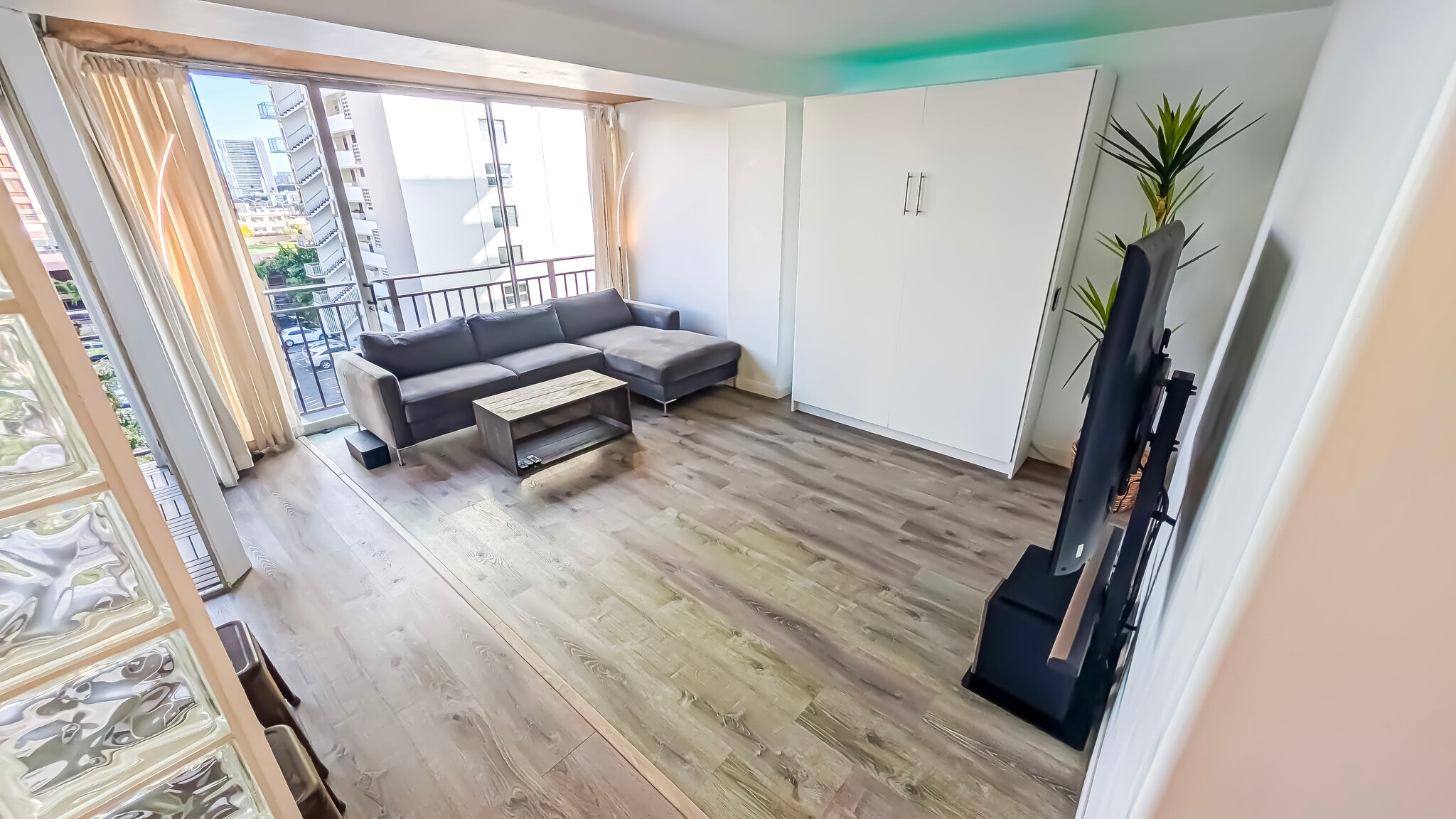 Building Photo - 1415 Victoria St