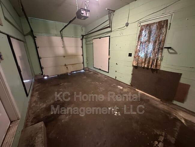 Building Photo - 10742 Blue Ridge Blvd