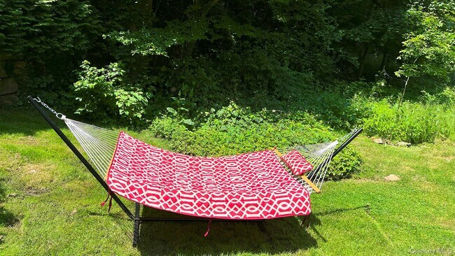 Building Photo - 8 Holly Ln