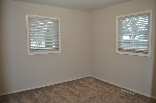 Building Photo - Goregeous 4 Bed 2.5 Bath Home in East Grand Forks! Move in Ready!