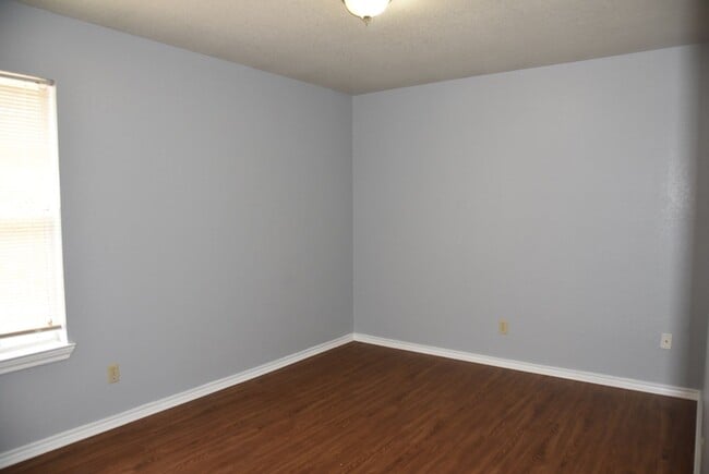 Building Photo - Spacious 3 Bedroom 2 Bath duplex Decatur TX