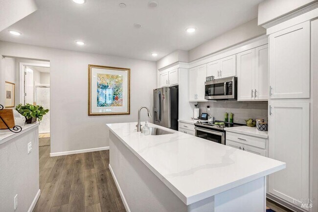 Building Photo - 327 Pear Tree Ln