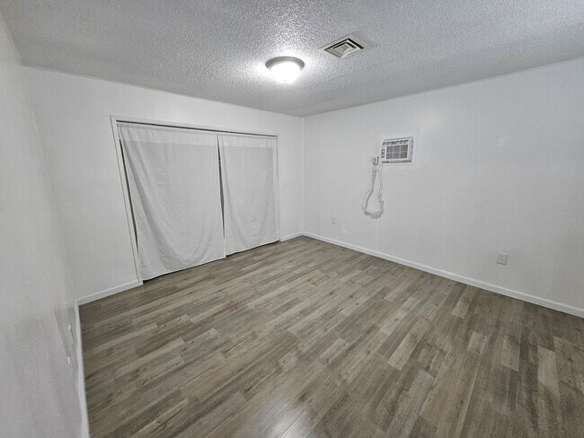 Building Photo - 2 Bedroom Home Located in Bullhead City