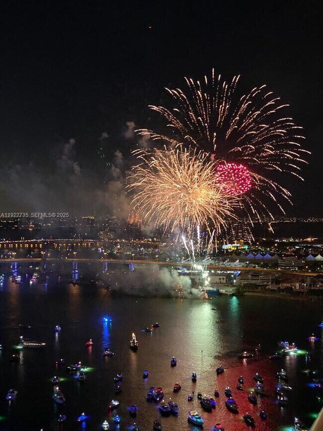 Building Photo - 808 Brickell Key Dr