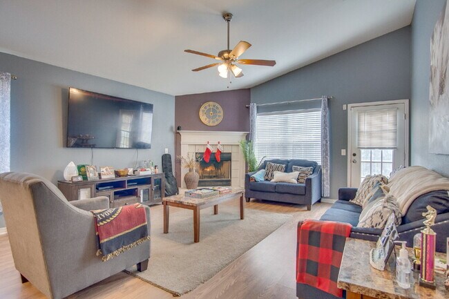 Building Photo - Move-in Special- $250 off the first month's rent.- Spacious 3 Bedroom Home Minutes from Downtown ...