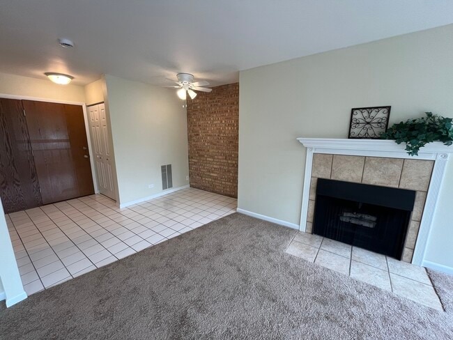 Building Photo - 5900 Oakwood Dr