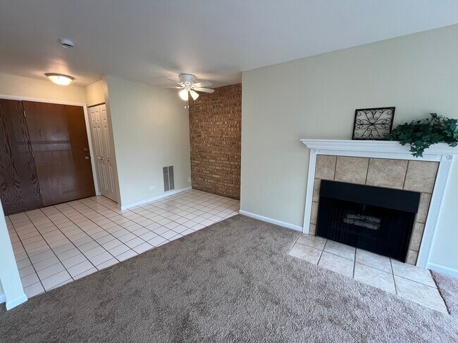 Building Photo - 6000 Oakwood Dr