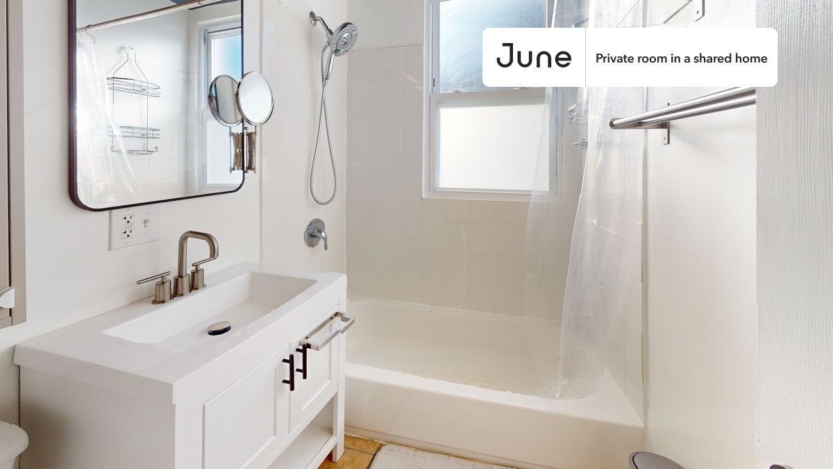 Building Photo - Room in Shared 3 bed/1 bath home