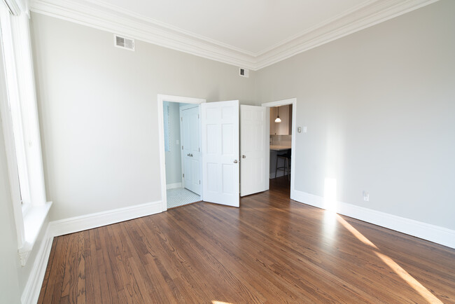 Building Photo - 2208 N Sedgwick St