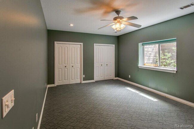 Building Photo - 1821 Woods Way