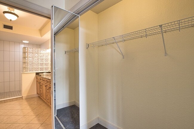 Building Photo - Annual Unfurnished 2 Bedroom 2 Bathroom with a Flex Room in The Waterfront on Venice Island!