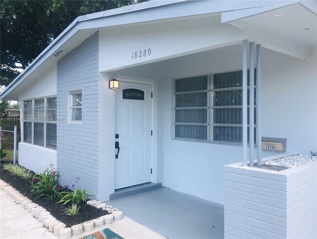 Building Photo - 18280 S Glades Dr