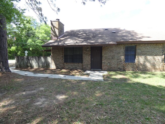 Primary Photo - Charming 2-Bedroom Apartment - Prime Location