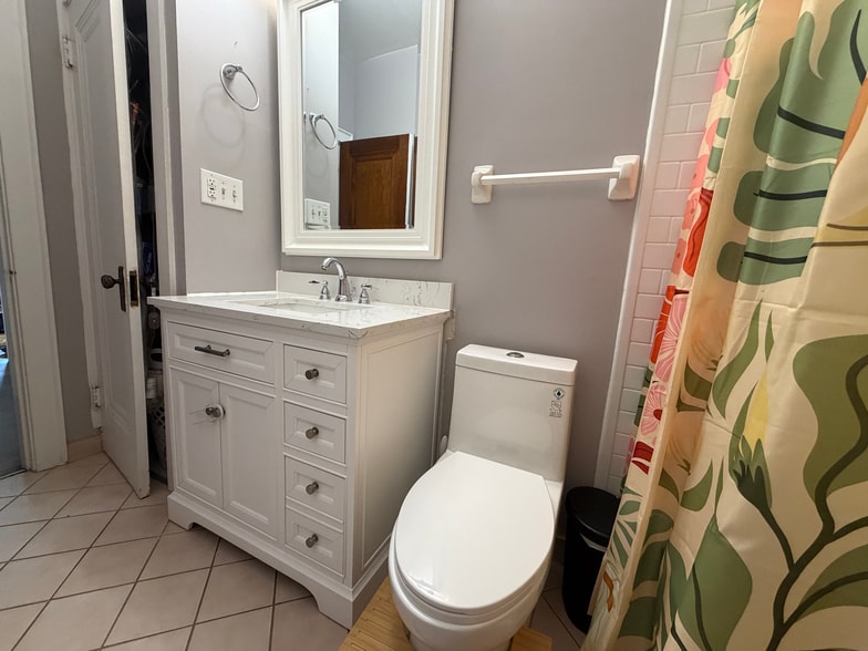 Updated Bathroom - 2472 Fairview Ave