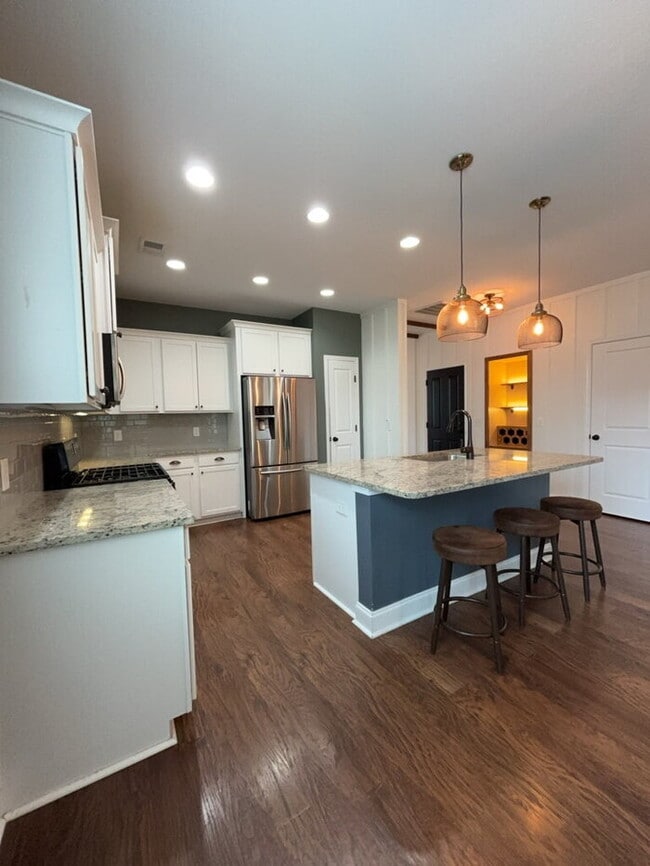 Building Photo - 373 Whispering Breeze Ln