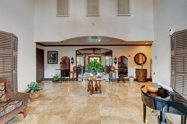 Building Photo - 923 Villa Cir