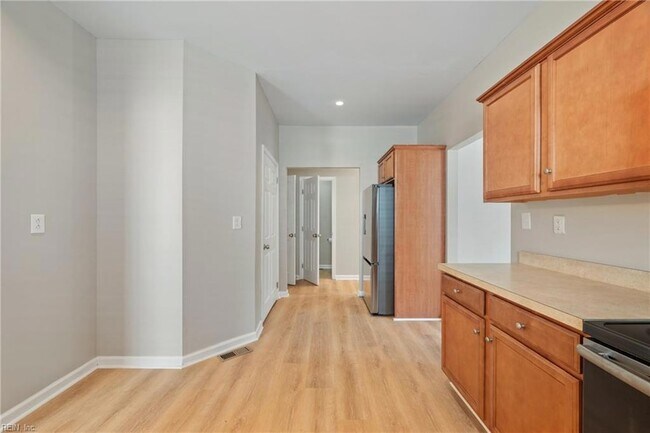Building Photo - 318 W 31st St