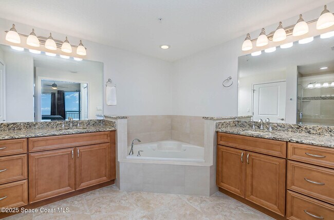 Building Photo - 1025 Jimmy Buffett Mem Hwy