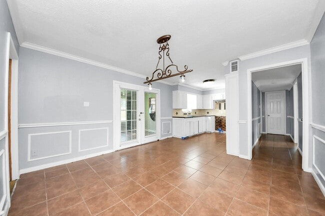 Building Photo - 2513 Leslie St