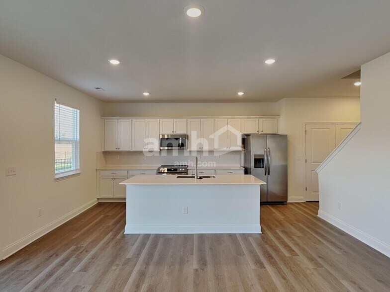 Building Photo - 9022 Henley Ave