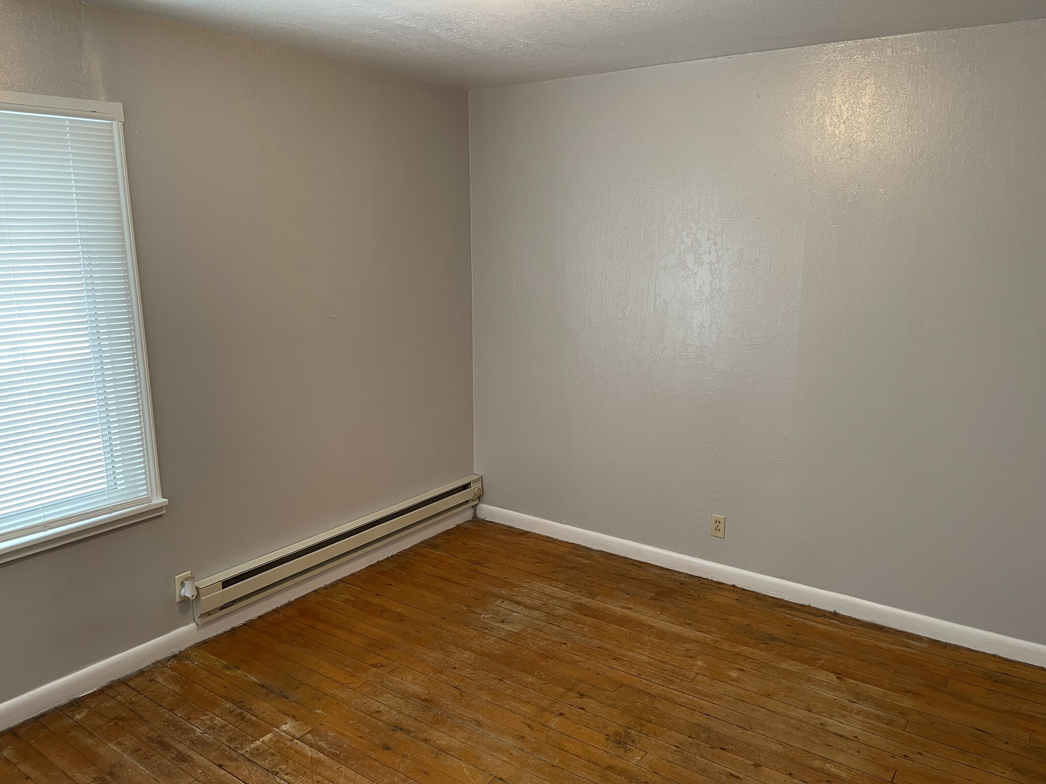 Building Photo - 814 Alder St
