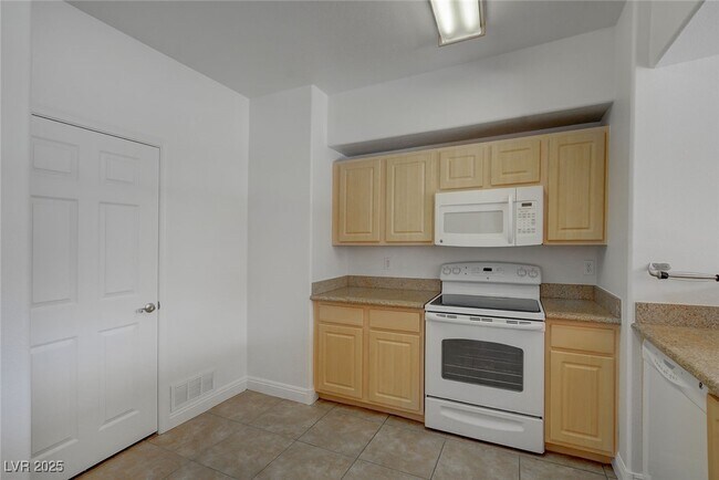Building Photo - 8000 W Badura Ave