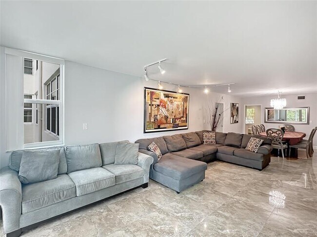 Building Photo - 3505 Oaks Way