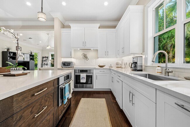 Building Photo - 120 Grove Way