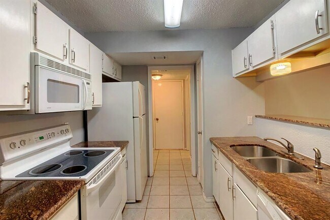 Building Photo - 13206 Saxby Ct