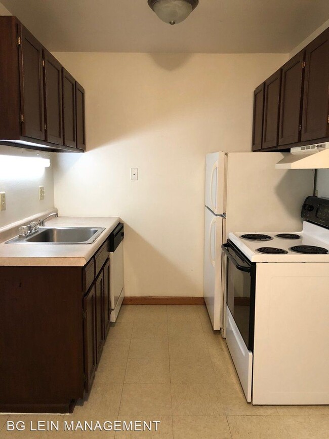 Primary Photo - 3333 S Clement Ave