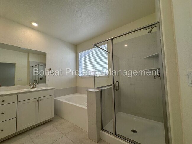 Building Photo - 837 Bravestone Ave