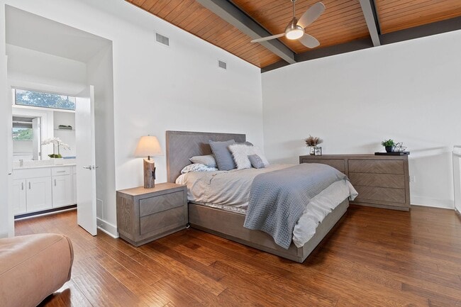 Building Photo - Luxury on Lamar